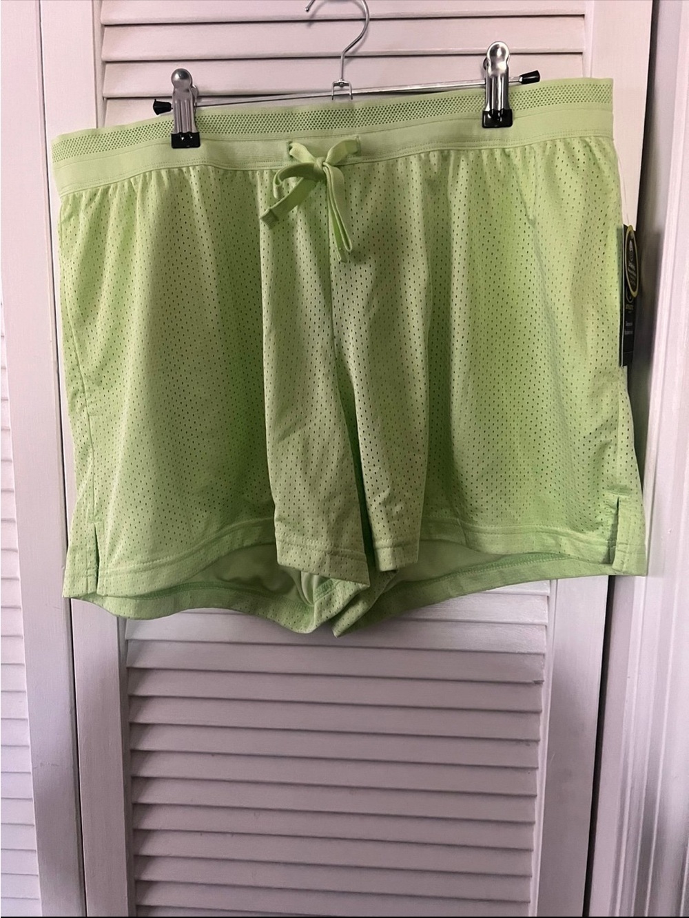 Women’s Athletic Works Light Lime Green Perforated Athletic Shorts M (B) (CP)